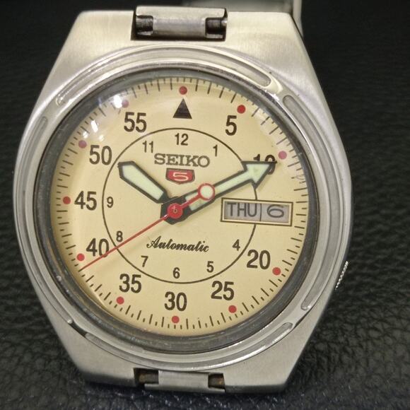 Vintage 1976 Seiko Automatic Mens Silver Watch W/daydate & Roman accents - Picture 3 of 10
